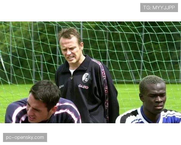 官方：弗赖堡主帅施特赖希确认赛季末离任